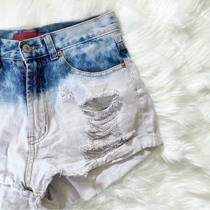 ✨ Signature 8 Ombré High Rise Raw Hem Distressed Light Wash Denim Shorts Size M